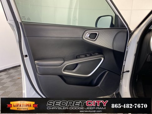 Used 2022 Kia Soul LX w/ Technology Package image 12