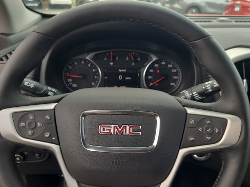 Used 2024 GMC Terrain SLT image 23