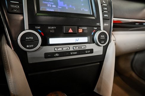 Used 2013 Toyota Camry image 37