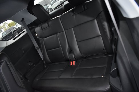 Used 2022 Ford Explorer XLT w/ Equipment Group 202A image 9