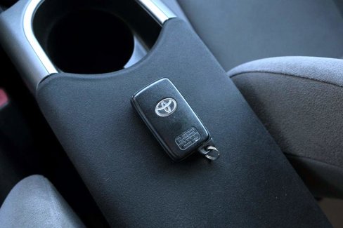 Used 2014 Toyota Prius Plug-In Hybrid image 9