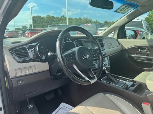 Used 2018 Kia Sedona SX Limited image 18