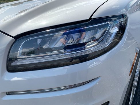 Used 2019 Lincoln Nautilus Premier image 32