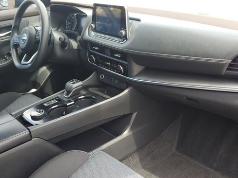 Used 2023 Nissan Rogue SV image 32