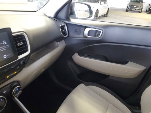 Certified 2022 Hyundai Venue SEL image 19