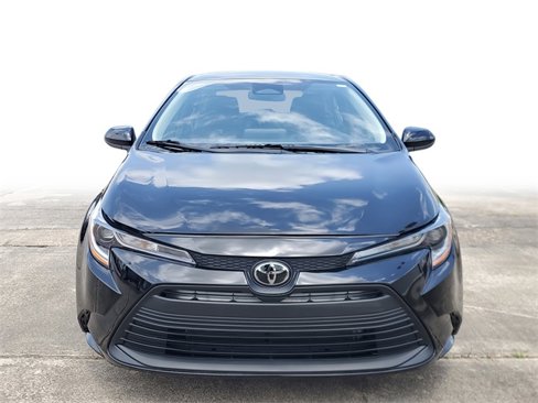 Used 2023 Toyota Corolla LE image 2