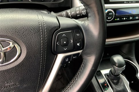 Used 2018 Toyota Highlander XLE image 12