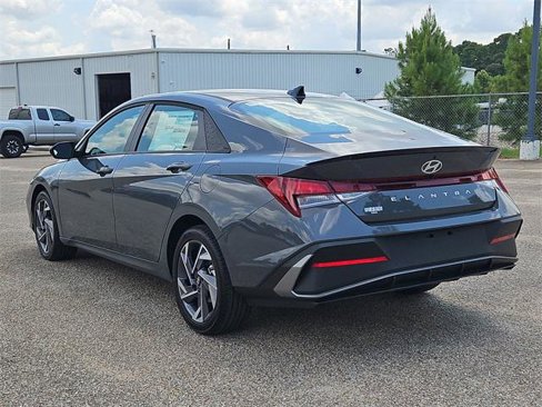 New 2025 Hyundai Elantra Sport image 7