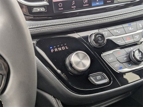 Used 2024 Chrysler Pacifica Premium image 29