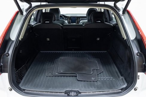 Used 2020 Volvo XC60 T6 Momentum image 11