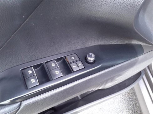 Used 2020 Toyota Camry XLE image 11