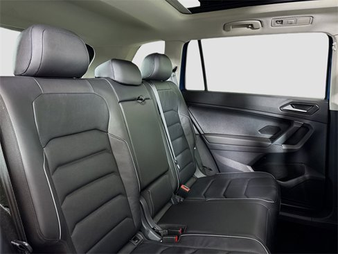 Used 2018 Volkswagen Tiguan SEL Premium image 28