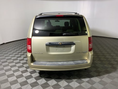 Used 2010 Chrysler Town & Country Touring w/ Family Value Group image 8