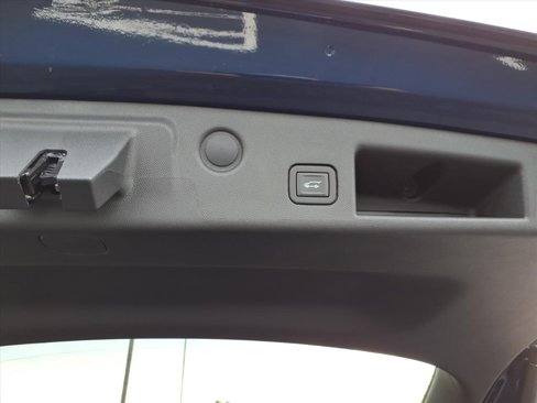 Used 2022 Chevrolet Equinox RS w/ LPO, Floor Liner Package image 8