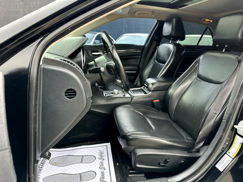 Used 2018 Chrysler 300 Limited image 29