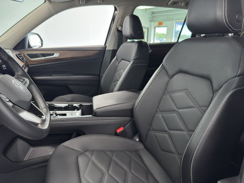 Used 2024 Volkswagen Atlas SE image 13