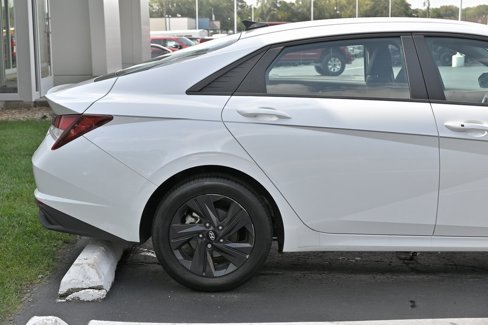 Used 2022 Hyundai Elantra SEL image 8