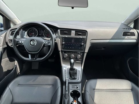 Used 2018 Volkswagen Golf SE image 11