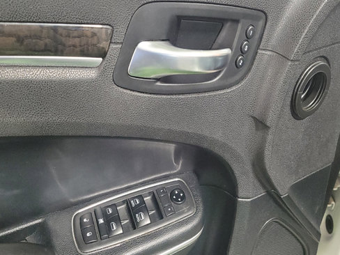 Used 2018 Chrysler 300 Limited image 27