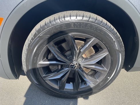 Certified 2022 Volkswagen Tiguan SE w/ Panoramic Sunroof Package image 8