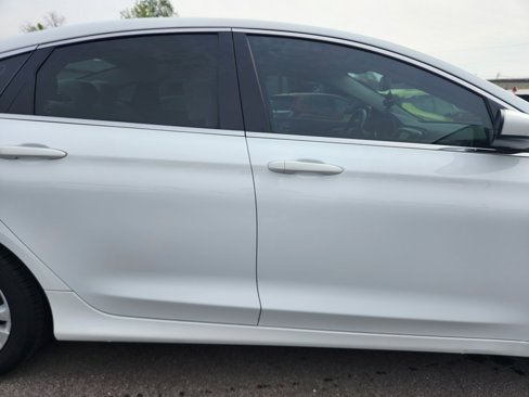 Used 2017 Chrysler 200 Limited Platinum image 19