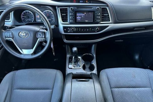 Used 2019 Toyota Highlander LE image 13