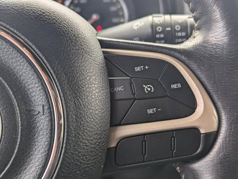 Used 2016 Jeep Renegade Limited image 22