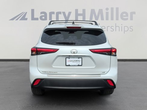 Used 2022 Toyota Highlander LE image 4