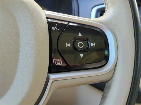 Used 2019 Volvo XC90 T6 Momentum w/ Advanced Package image 20