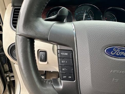 Used 2010 Ford Taurus SEL image 24