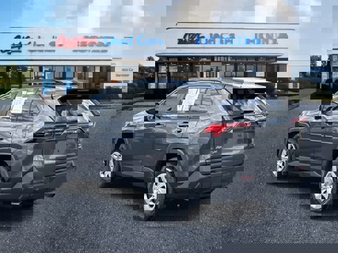 Used 2019 Toyota RAV4 LE image 3