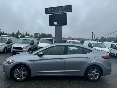 Used 2017 Hyundai Elantra SE image 4
