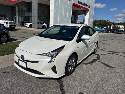 Used 2017 Toyota Prius Two image 2