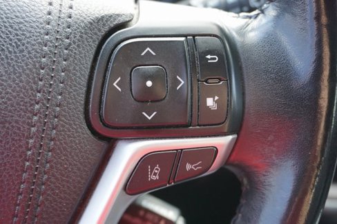 Used 2017 Toyota Highlander FWD V6 image 28