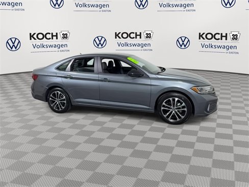 Used 2024 Volkswagen Jetta Sport image 9