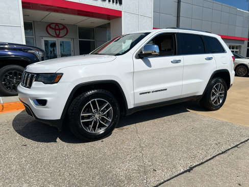 Used 2017 Jeep Grand Cherokee Limited w/ Luxury Group II image 2