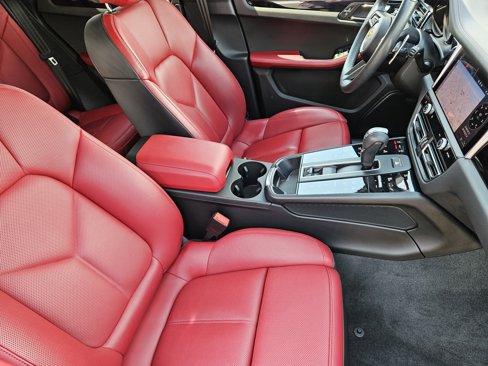 Used 2024 Porsche Macan image 22