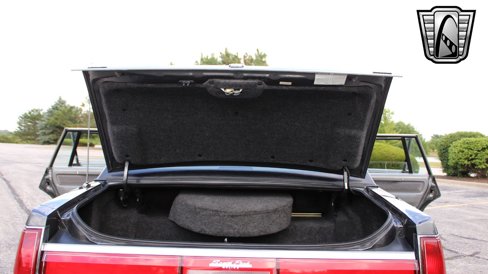 Used 1986 Lincoln Town Car image 15
