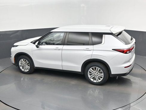 Used 2022 Mitsubishi Outlander ES image 26