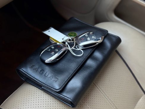 Used 2011 Jaguar XJ image 28