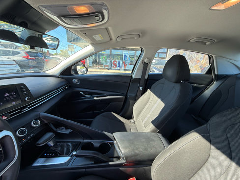 Used 2022 Hyundai Elantra SE image 12