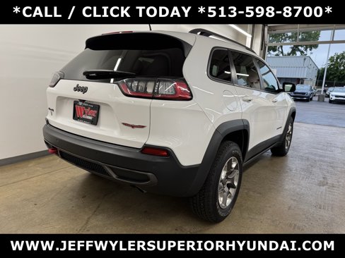 Used 2019 Jeep Cherokee Trailhawk image 3
