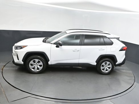 Used 2020 Toyota RAV4 LE image 29