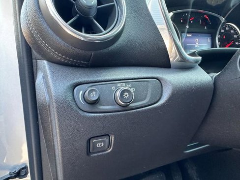 Used 2021 Chevrolet Blazer LT image 18
