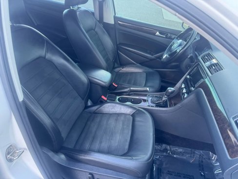 Used 2013 Volkswagen Passat TDI SEL Premium image 16
