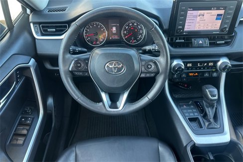 Used 2022 Toyota RAV4 XLE Premium image 14