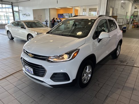 Used 2021 Chevrolet Trax LT w/ LT Convenience Package image 4