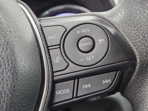 Used 2020 Toyota Camry LE image 12
