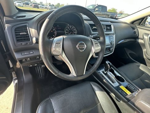 Used 2017 Nissan Altima 2.5 SL w/ Moonroof Package image 10