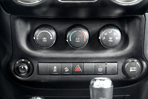 Used 2016 Jeep Wrangler Unlimited Sahara image 27